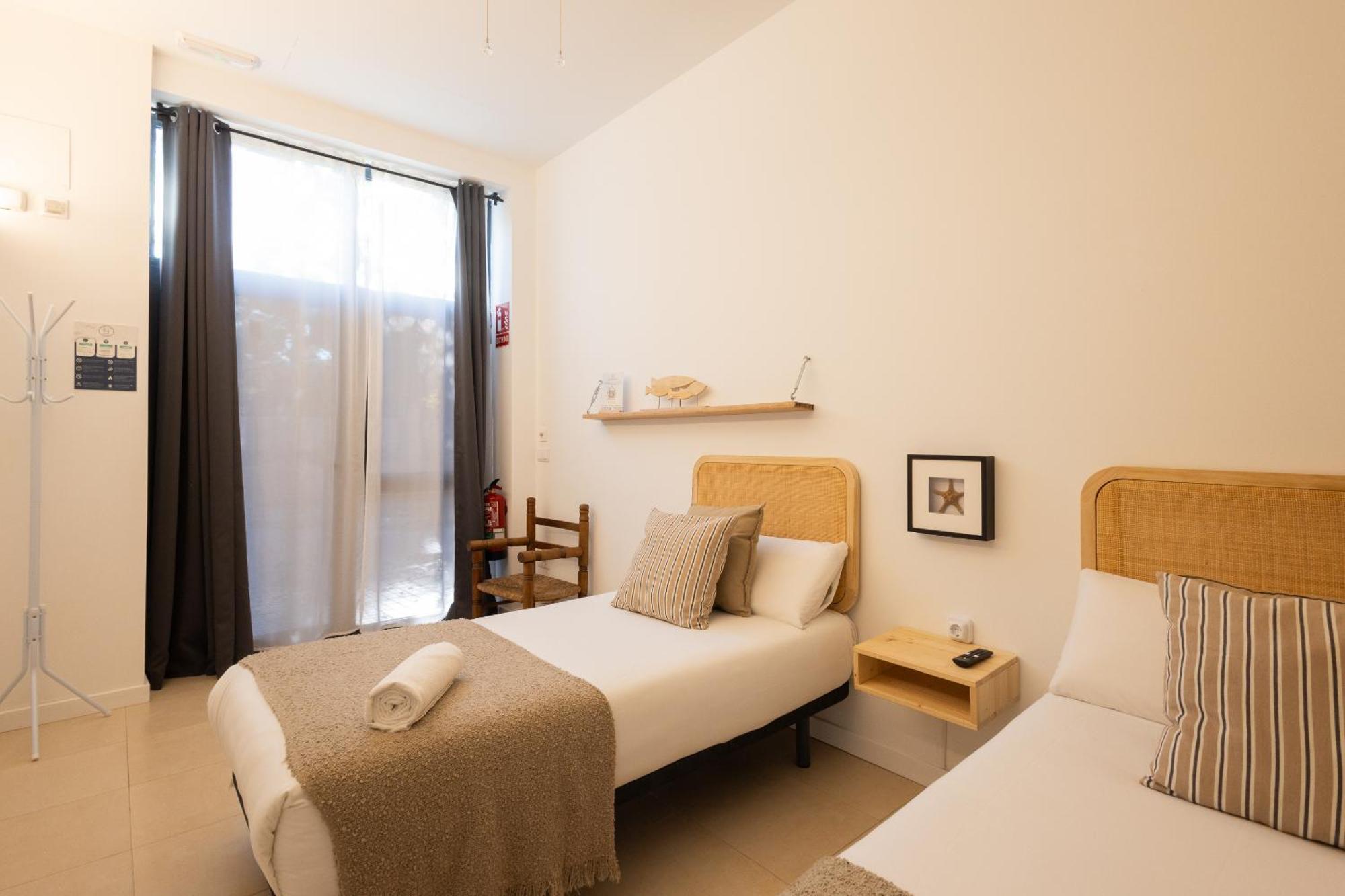 Florit Flats - The Pitiusas Rooms บาเลนเซีย ภายนอก รูปภาพ