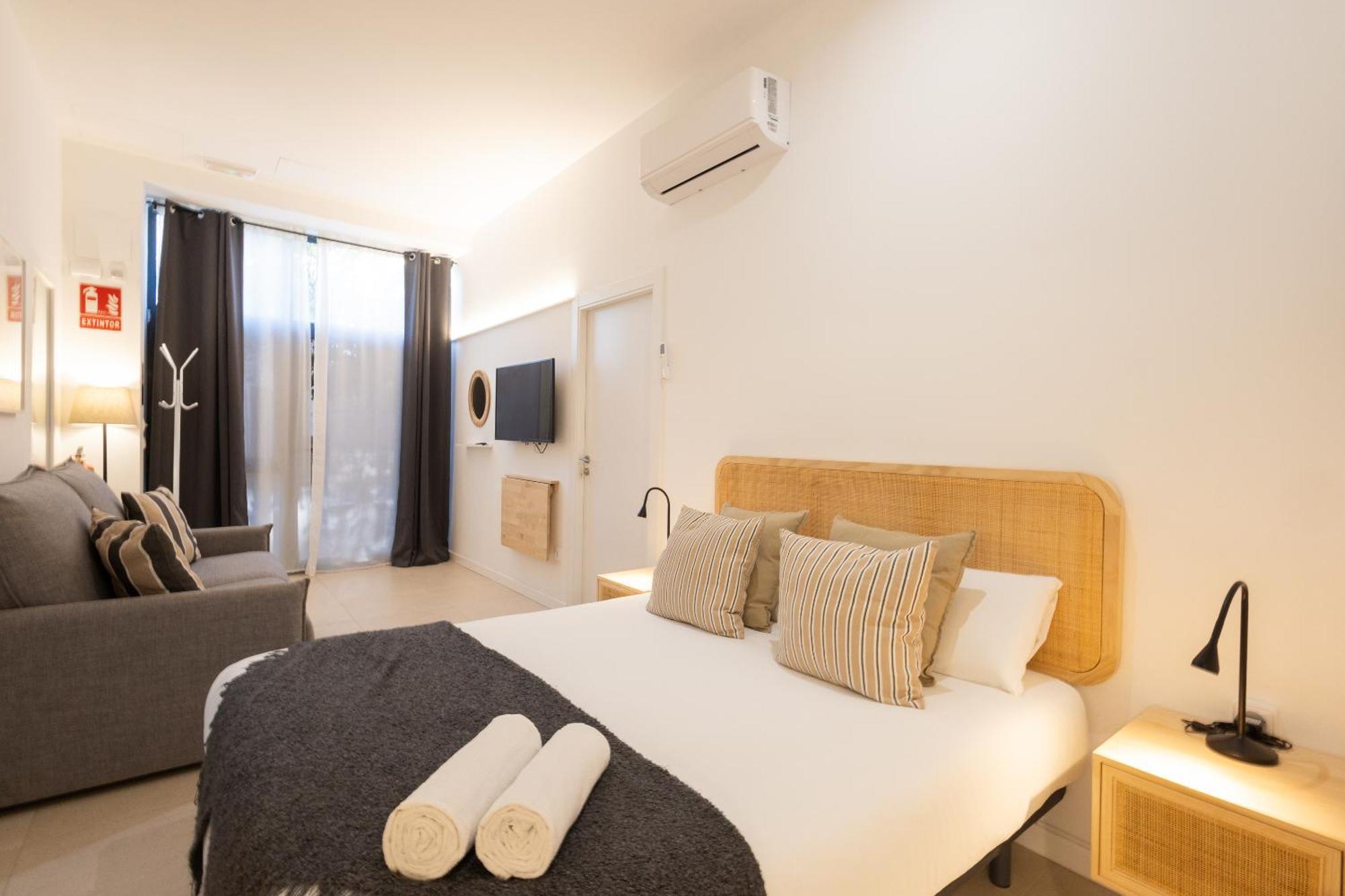 Florit Flats - The Pitiusas Rooms บาเลนเซีย ภายนอก รูปภาพ