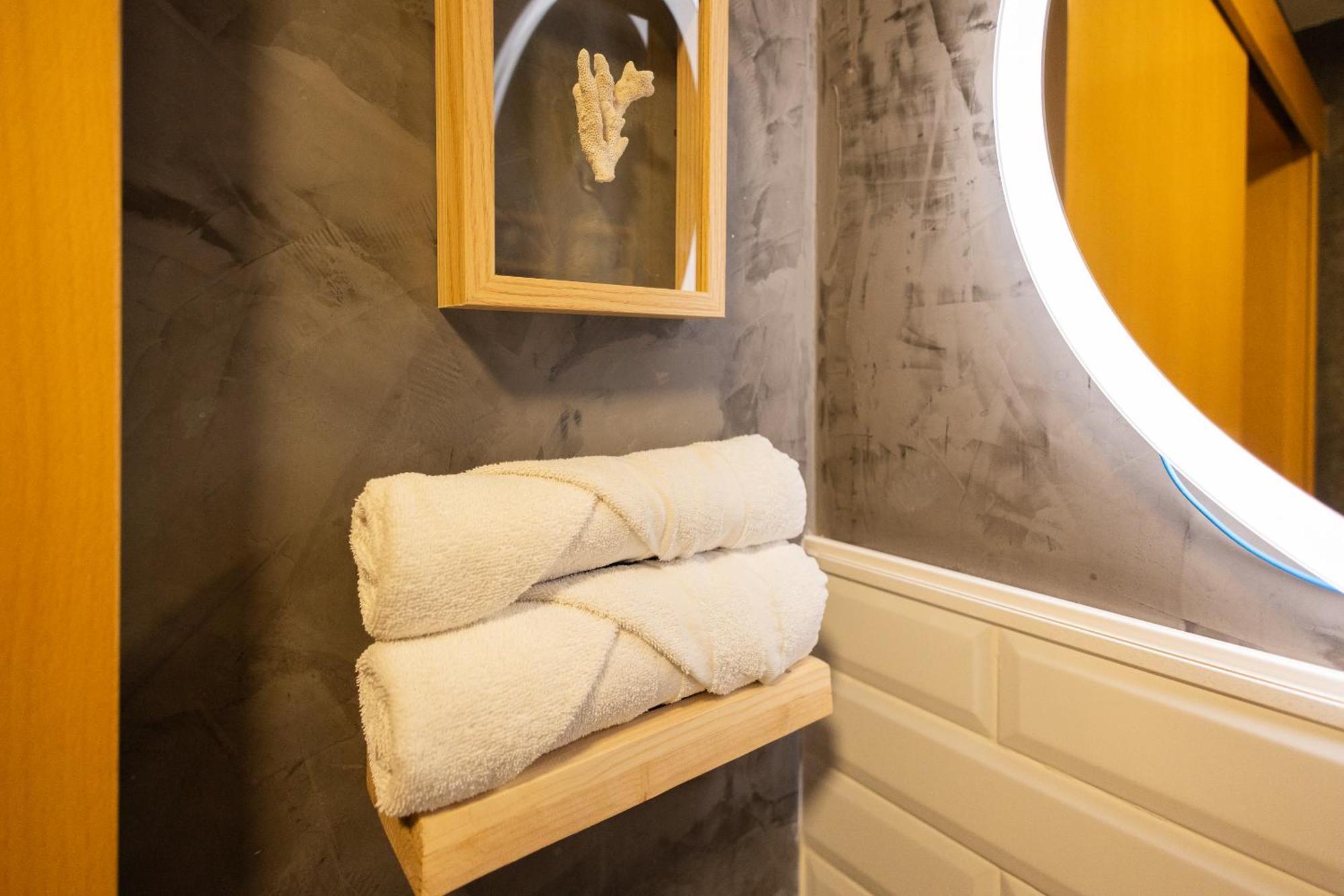 Florit Flats - The Pitiusas Rooms บาเลนเซีย ภายนอก รูปภาพ