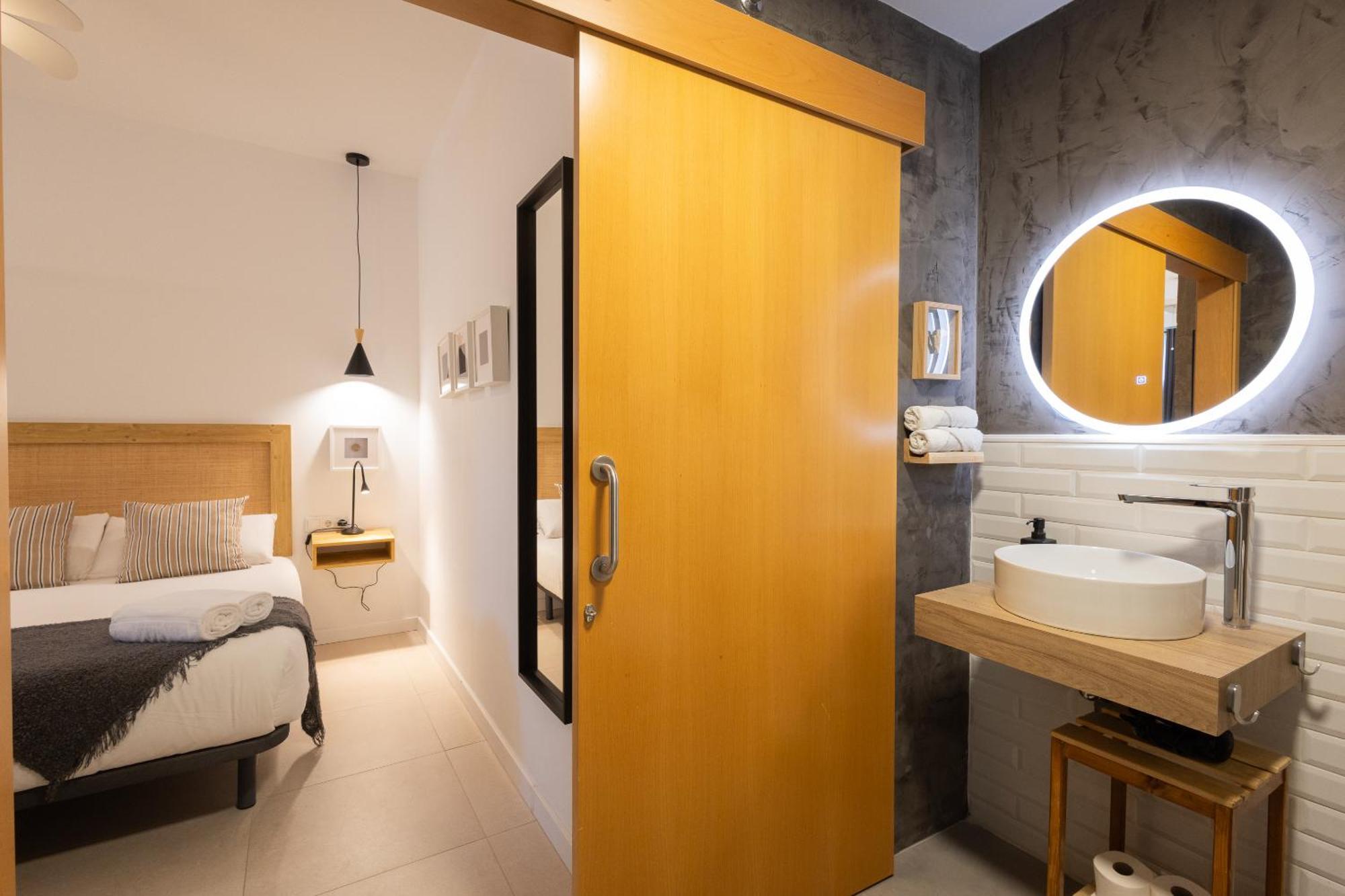 Florit Flats - The Pitiusas Rooms บาเลนเซีย ภายนอก รูปภาพ