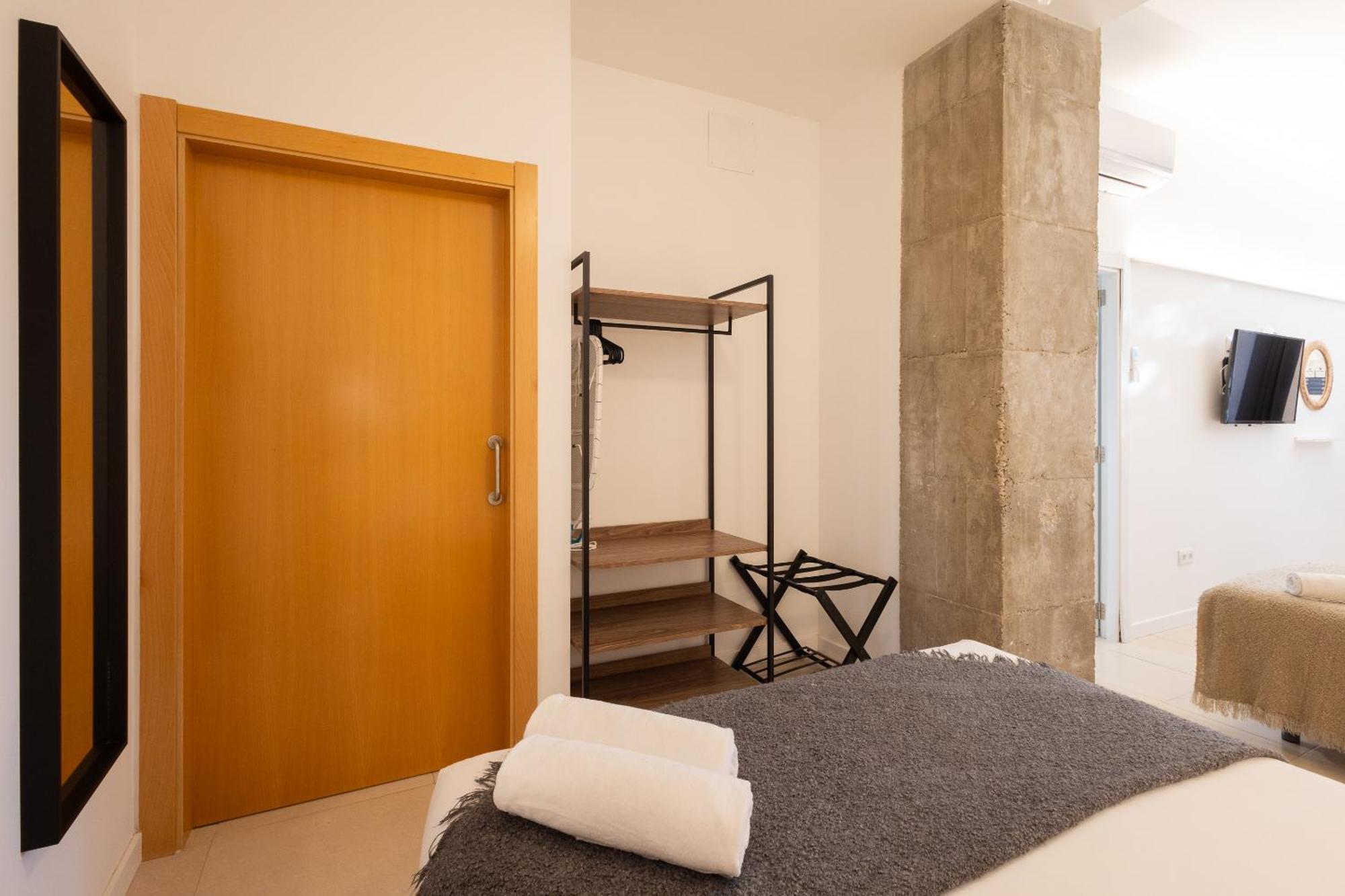 Florit Flats - The Pitiusas Rooms บาเลนเซีย ภายนอก รูปภาพ