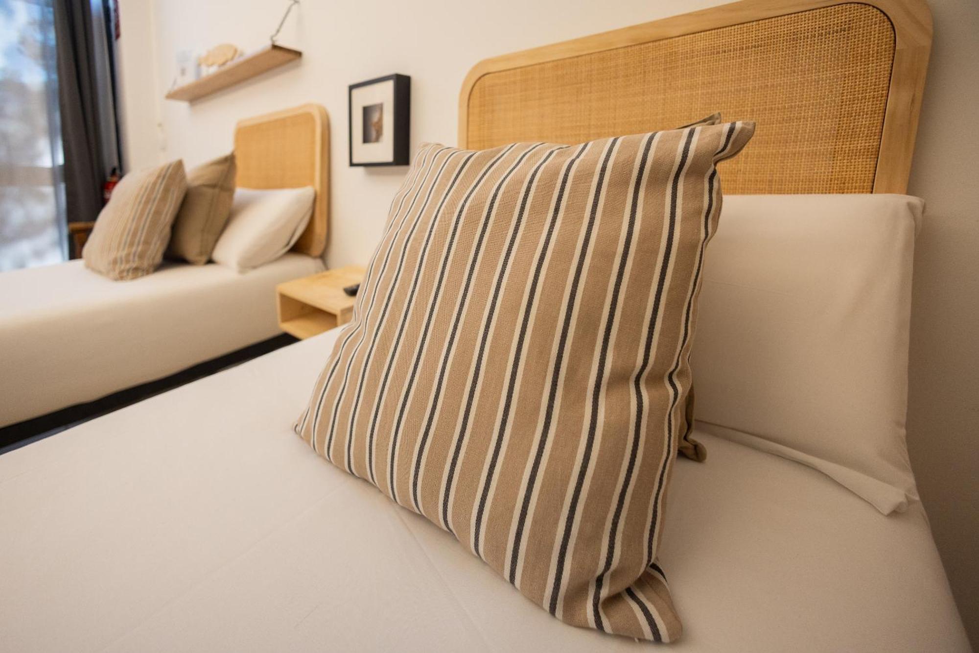 Florit Flats - The Pitiusas Rooms บาเลนเซีย ภายนอก รูปภาพ